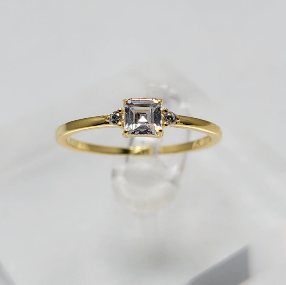 18k Yellow Gold Dainty Princess Cut Ring - Picture 1 of 10
